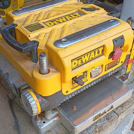 DEWALT Thickness Planer, 13-inch Wood Planer, Three Knife Two Speed, 15 Amp, 20,000 RPM Motor (DW735X)